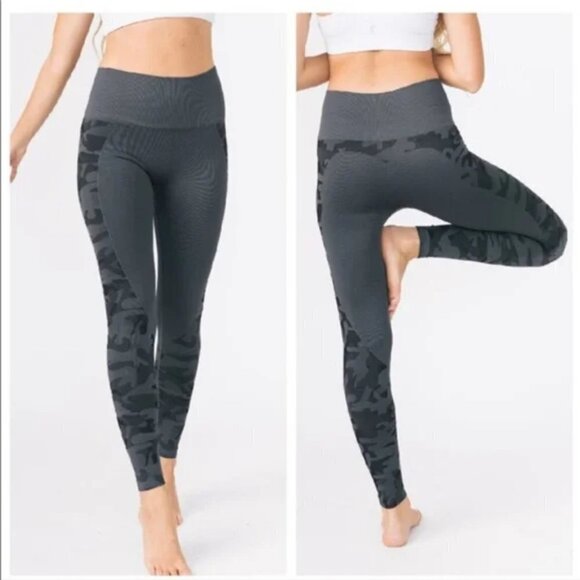 🌺ZYIA Seamless Active Performance Gray/Camo Workout Leggings Size Small🌺 - Picture 1 of 8